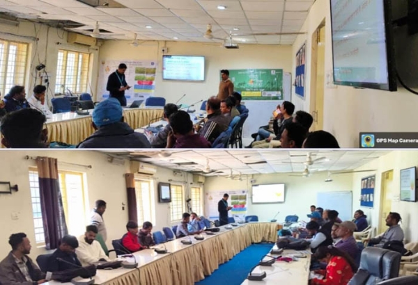 फसल बीमा योजना सम्बन्धी प्रशिक्षण कार्यशाला में वीएलई को दी गई जानकारी