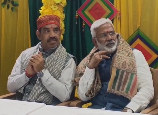 बैठक के दौरान स्वतंत्र सिंह और जिलाध्यक्ष अनिल दिक्षित