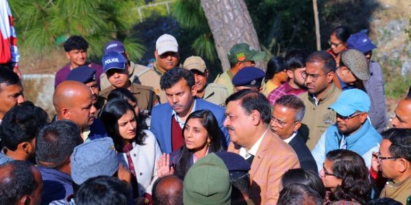 गुलदार के हमले के बाद उच्चस्तरीय दल पहुंचा पौड़ी, प्रभावित परिवार से की मुलाकात