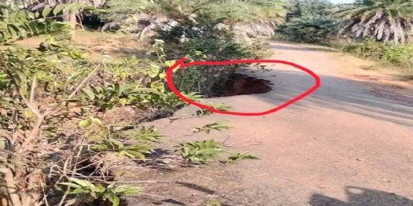 रेंगानार-गढ़मीरी सड़क बड़ी दुर्घटना को दे रही न्योता