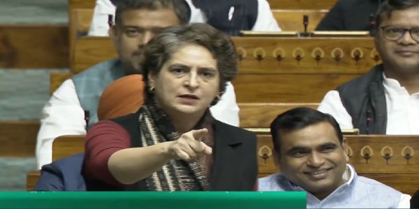 वंदेमातरम हमारे लिए पवित्र, सरकार ध्यान भटकाने के लिए करा रही चर्चा : प्रियंका गांधी