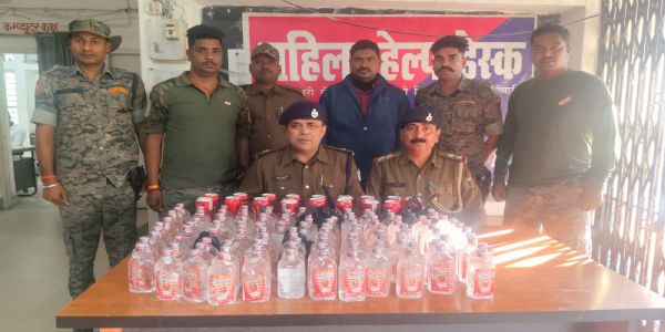 नेपाली शराब और बियर के साथ बाइक सवार गिरफ्तार