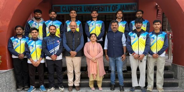 क्लस्टर यूनिवर्सिटी ऑफ जम्मू की वॉलीबॉल टीम नॉर्थ ज़ोन इंटर-यूनिवर्सिटी टूर्नामेंट के लिए रवाना