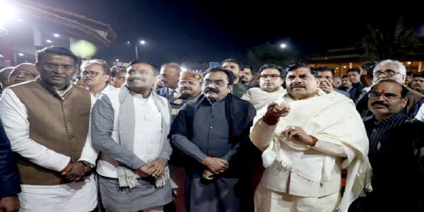 मप्रः मुख्यमंत्री डॉ. यादव ने खजुराहो स्थित पश्चिमी मंदिर समूह परिसर में देखा लाइट एंड साउंड-शो