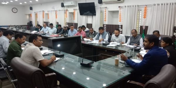 धमतरी:अवैध धान परिवहन पर ज़ीरो टालरेंस, चार दिन में लंबित कार्य पूरा करने के आदेश