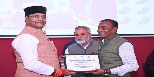 भोपाल: सहकारिता सम्मेलन में उत्कृष्ट काम करने वाली प्राथमिक कृषि साख समितियां हुईं सम्मानित