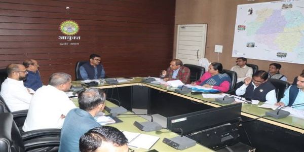 इंदौरः संभागायुक्त डॉ. खाड़े ने की कृषि, उद्यानिकी, सहकारिता, मंडी, दूग्ध संघ और मत्स्य विभाग की समीक्षा