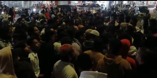 जामा मस्जिद के पास लगे दो पोस्टरों को भारी विवाद, मौके पर दो थानों की पुलिस तैनात