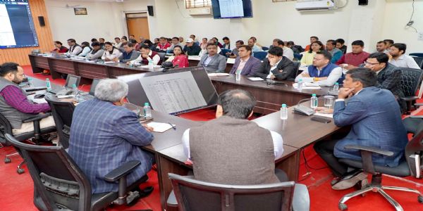 उज्जैनः खाचरौद में खाद नहीं मिलने पर एडीएम करेंगे जांच