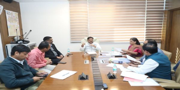 ग्राम पंचायतों के समन्वय से छोटी बसाहटों में पेयजल आपूर्ति कार्य को प्राथमिकता से करें पूर्ण: उप मुख्यमंत्री शुक्ल