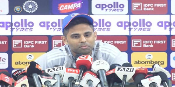 भारतीय टी20 कप्तान सूर्यकुमार यादव कटक टी20 से पहले मीडिया से बात करते हुए