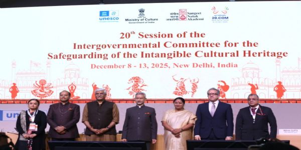 केंद्रीय मंत्री सहित अन्य मंत्री और अधिकारी यूनेस्को की 20वीं अंतरराष्ट्रीय बैठक के दौरान।