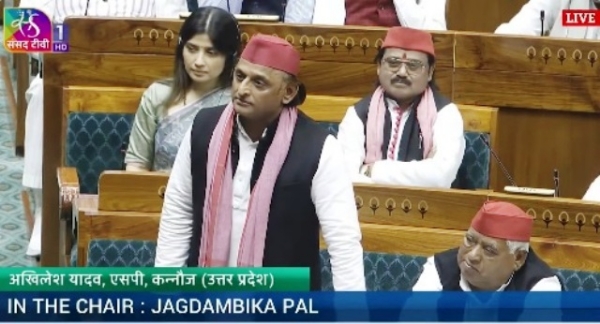 सपा प्रमुख अखिलेश यादव सोमवार को लोकसभा में वंदे मातरम् पर चर्चा के दौरान सपा प्रमुख अखिलेश यादव सोमवार को लोकसभा में वंदे मातरम् पर चर्चा के दौरान