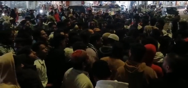 मौके पर जमा हुई भीड़ मौके पर जमा हुई भीड़