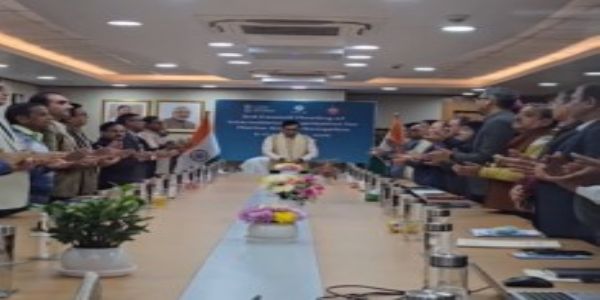 बैठक का उद्घाटन करते सर्वानंद सोनोवाल बैठक का उद्घाटन करते सर्वानंद सोनोवाल