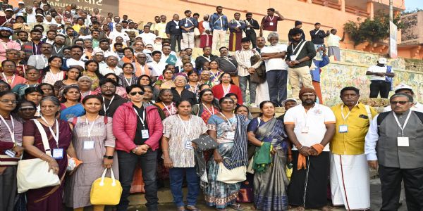 हनुमानघाट पर तमिल कृषि विशेषज्ञ हनुमानघाट पर तमिल कृषि विशेषज्ञ