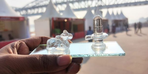 काशी तमिल संगमम 4.0 : स्टालों पर लोगों को भा रही कांच के मनकों की कला