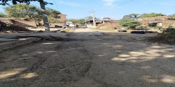 अयाना–रहटोली मार्ग गड्ढों में तब्दील, ग्रामीणों में रोष