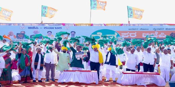 कर्नाटक के बेलगावी में भाजपा और किसानों का विरोध प्रदर्शन, पुलिस ने कई नेताओं को हिरासत में लिया