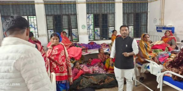 विधायक ने रात्रि में अनुमंडलीय अस्पताल का किया निरीक्षण, खामियां पर बिफरे, दिए कई निर्देश