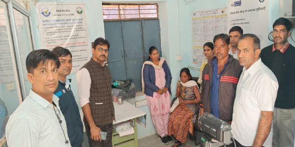 महिला ग्राम विकास अधिकारी डेढ हजार रुपये की रिश्वत लेते गिरफ्तार