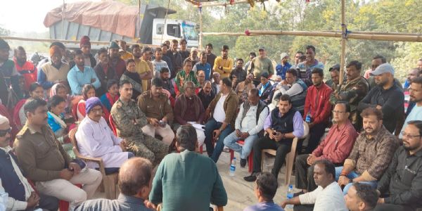 डीवीसी ऐश पौंड हादसा: पूर्व पंचायत सदस्य की मौत पर 50 लाख मुआवजा और नियोजन की मांग