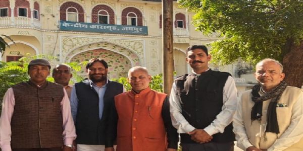 केन्द्रीय कारागार में बंदियों को कराया गीता का पाठ