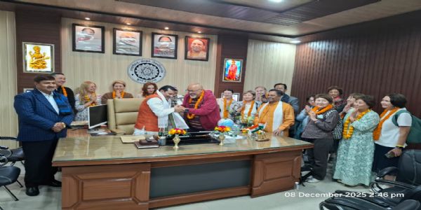 रूसी दल संपूर्णानंद संस्कृत विश्वविद्यालय में रूसी दल संपूर्णानंद संस्कृत विश्वविद्यालय में