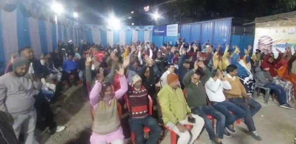 शादी की वर्षगांठ मनाते पूर्व मंत्री बन्ना गुप्ता और उनकी पत्नी शादी की वर्षगांठ मनाते पूर्व मंत्री बन्ना गुप्ता और उनकी पत्नी