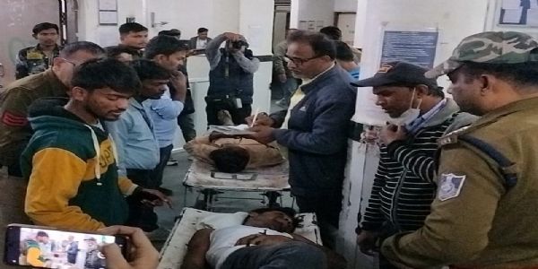 अस्पताल में उपचाररत कर्मचारी अस्पताल में उपचाररत कर्मचारी