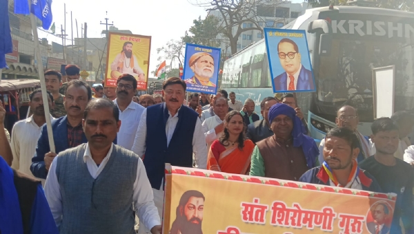 शोभायात्रा में शामिल विधायक
