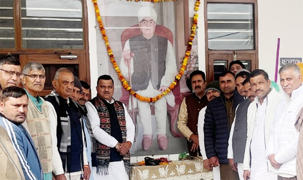 2 Snp-2  सोनीपत: भाजपा नेता प्रदीप सांगवान ने रविवार         को कहा कि चौधरी धज्जाराम सांगवान नमन करते हुए।