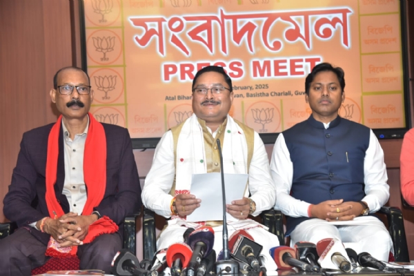 प्रदेश भाजपा मुख्यालय अटल बिहारी वाजपेयी भवन में संवाददाता सम्मेलन को संबोधित करते हुए प्रदेश अध्यक्ष दिलीप सैकिया।