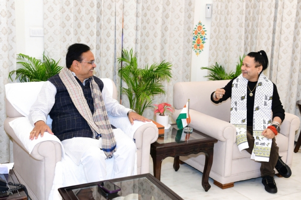 मुख्यमंत्री से रविवार काे निवास पर पद्मश्री से सम्मानित कैलाश खैर ने शिष्टाचार भेंट की।