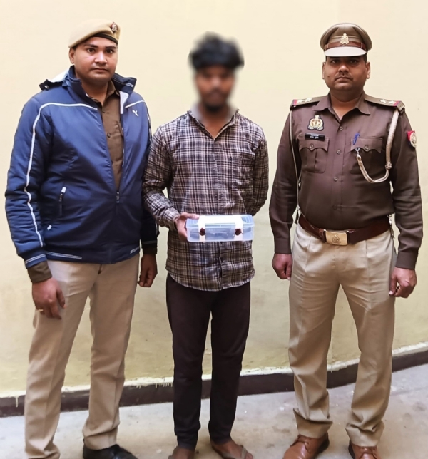 15 हजार का इनामियां वांछित गिरफ्तार, तमंचा और कारतूस बरामद