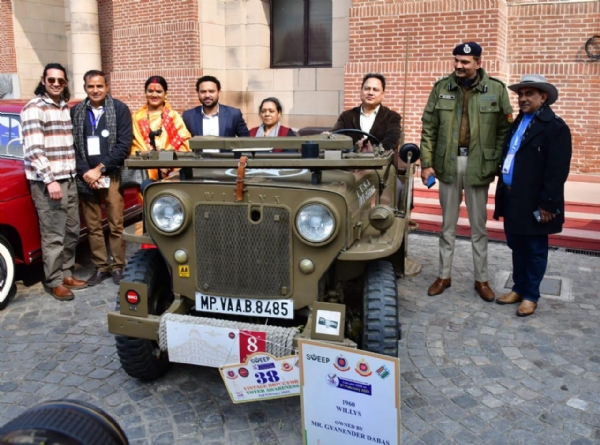 दिल्ली विधानसभा चुनाव 2025 से पहले मतदाता जागरूकता बढ़ाने के लिए ‘विंटेज ड्राइव’ का आयोजन