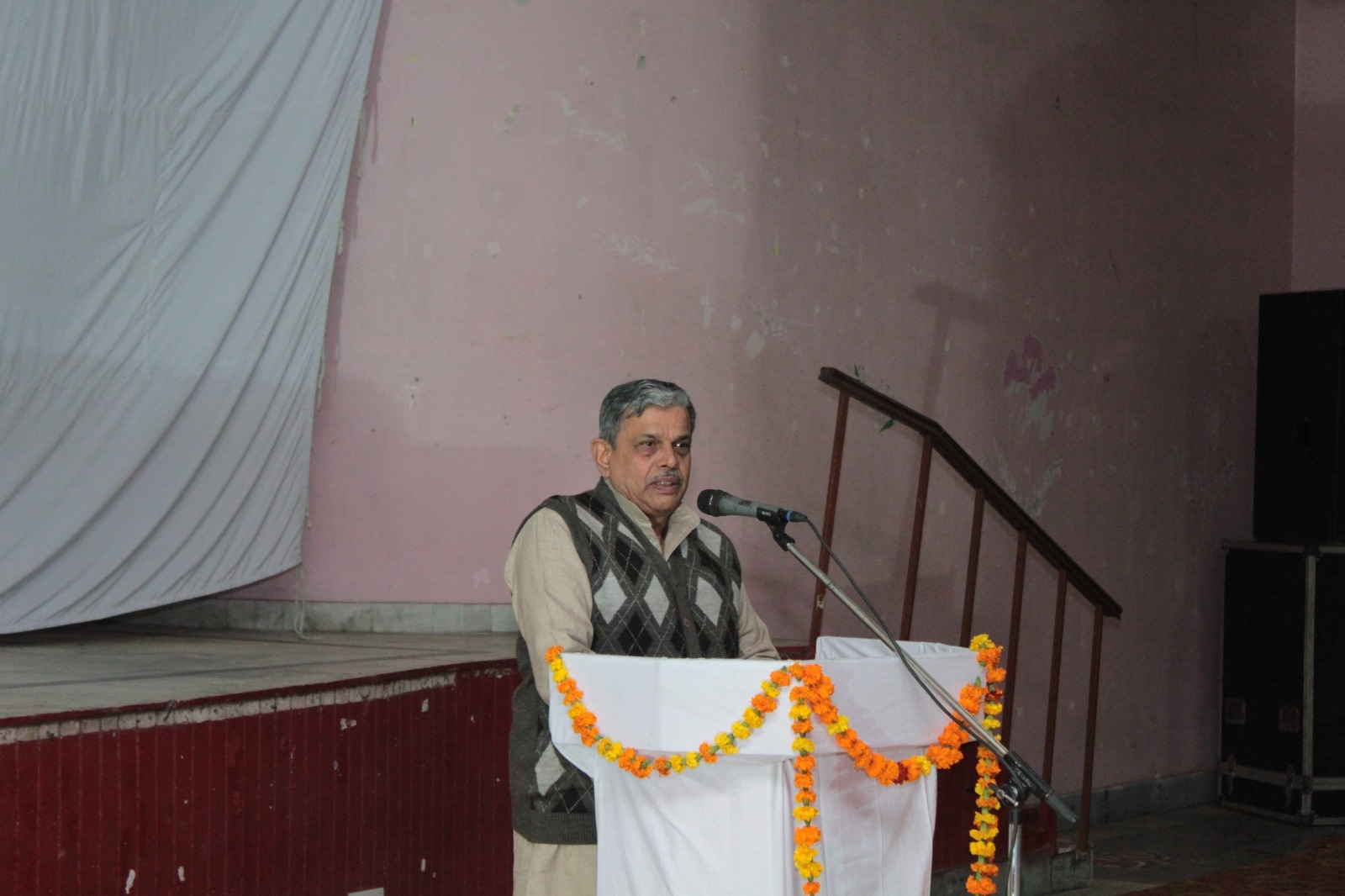 श्रद्धांजलि सभा को संबोधित करते सरकार्यवाह दत्तात्रेय होसबोले