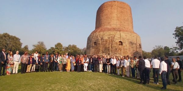 सारनाथ में विदेश मंत्री और विभिन्न देशों के राजदूत