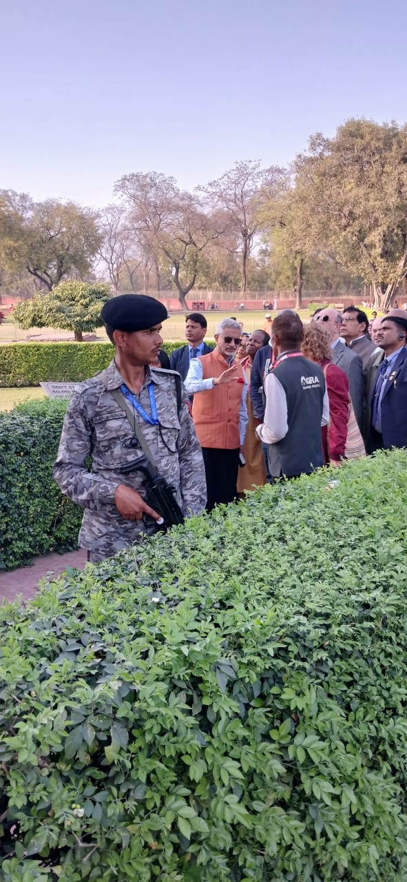सारनाथ में विदेश मंत्री और विभिन्न देशों के राजदूत