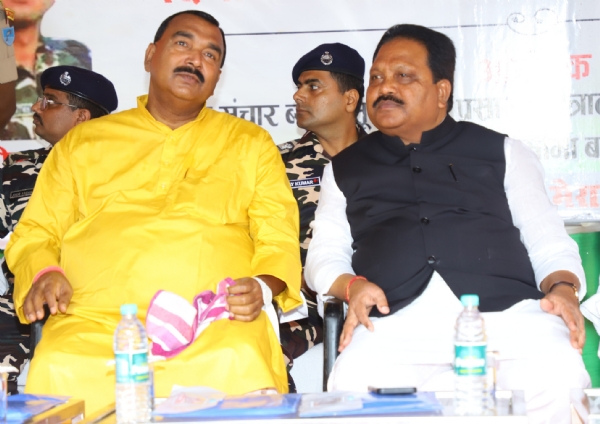 अररिया फोटो:सांसद का विजय कुमार मंडल के साथ फाइल तस्वीर