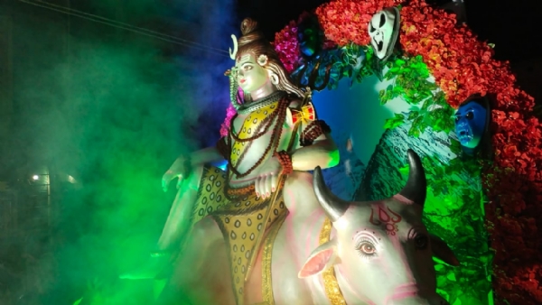 शिव बारात निकालते शिव-गोपाल मंदिर, रसिकपुर