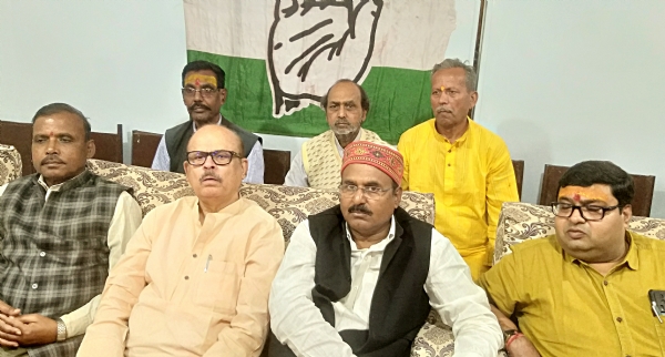 पीसी करते हुए तारिक अनवर