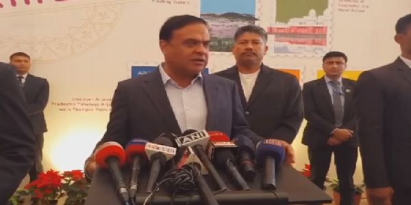 गुवाहाटी में संवाददाता सम्मेलन को संबोधित करते मुख्यमंत्री डॉ. हिमंत बिस्व सरमा