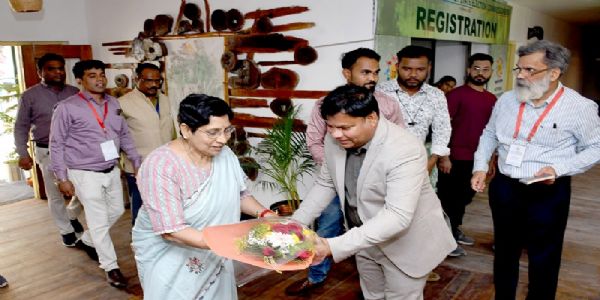 31वीं वार्षिक कॉन्फ्रेंस के लिए पेंच पहुंचे राज्य निर्वाचन आयुक्तों को स्वागत