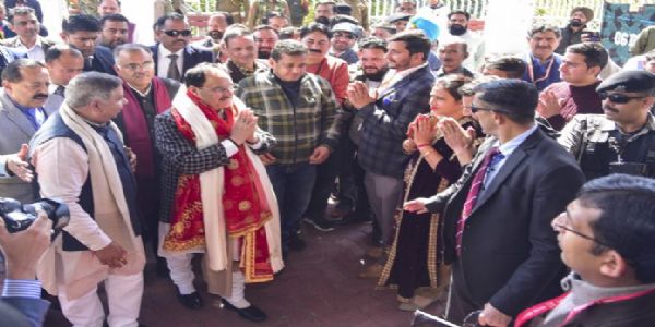 भाजपा अध्यक्ष जे पी नड्डा ने माता वैष्णो देवी मंदिर में पूजा-अर्चना की