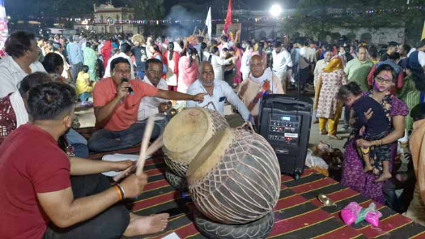 विलुप्तता की कगार पर नंगाड़े के धुन पर होली के फाग गाने की परंपरा