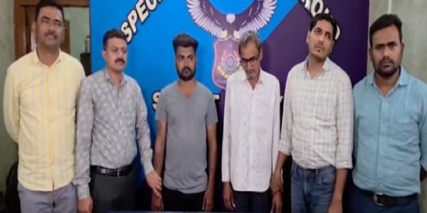 सूरत के सब्जी मार्केट में नकली नोट के साथ दो लोग पकड़े गए