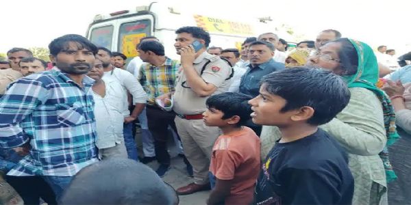 पानीपत में फंदे पर लटका मिला मुनीम, परिजनों ने लगाया हत्या का आरोप