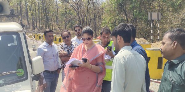 चुटूपालू घाटी में लगे साइन बोर्ड के अनुरूप ही चलाएं वाहन : मनीषा वत्स