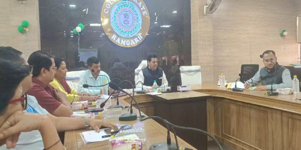 स्वास्थ्य केंद्र से मरीजों को रेफर कर निजी अस्पताल में इलाज करने वाले डॉक्टरों पर होगी कार्रवाई : डीसी